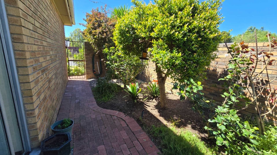 4 Bedroom Property for Sale in Wellway Park Western Cape